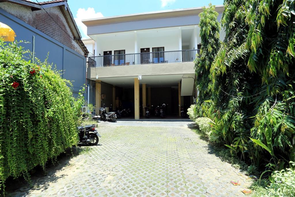 Reddoorz @ Raya Seminyak Hotel Buitenkant foto