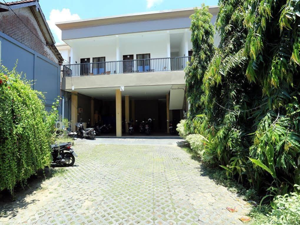 Reddoorz @ Raya Seminyak Hotel Buitenkant foto