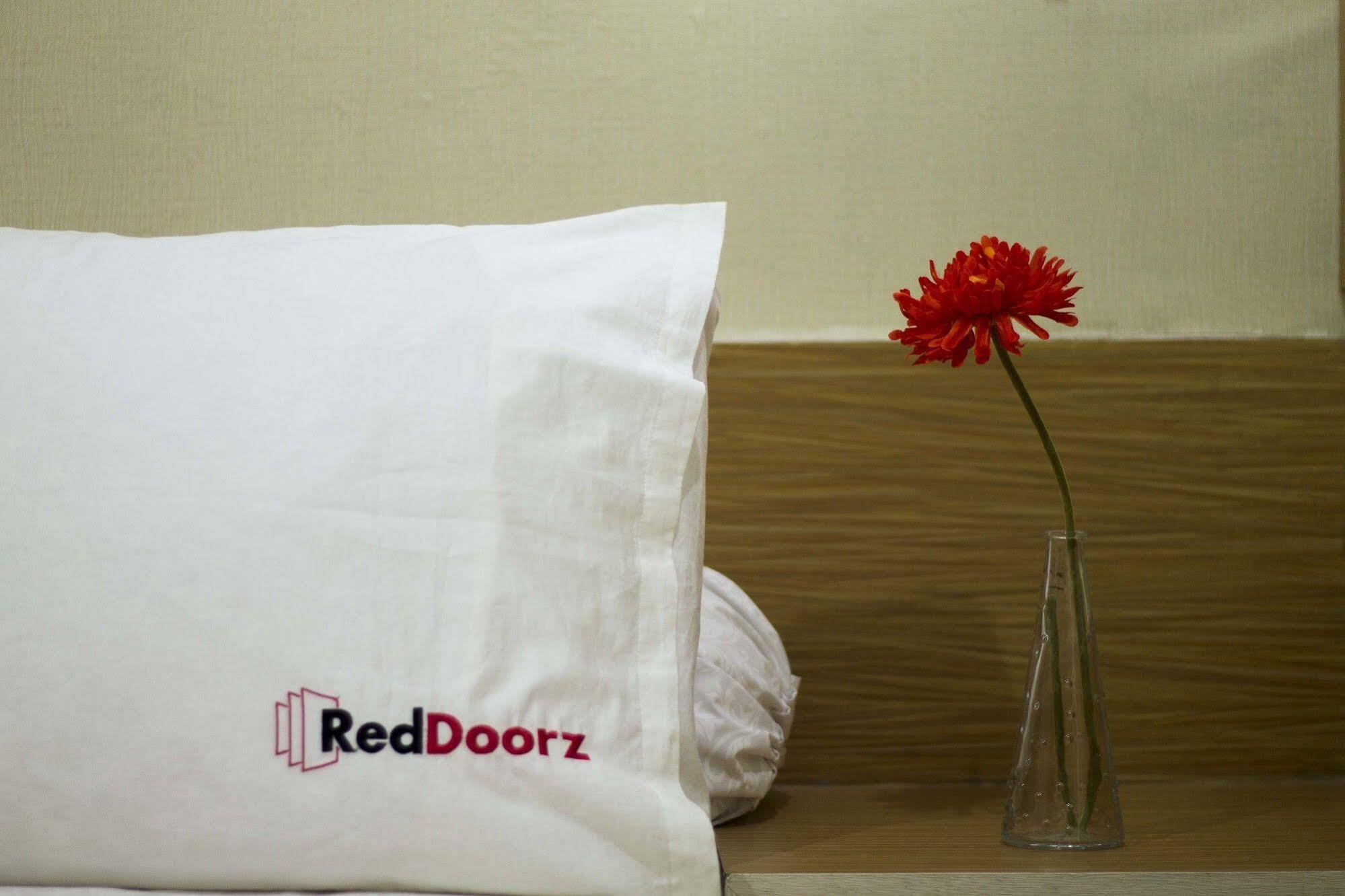 Reddoorz @ Raya Seminyak Hotel Buitenkant foto